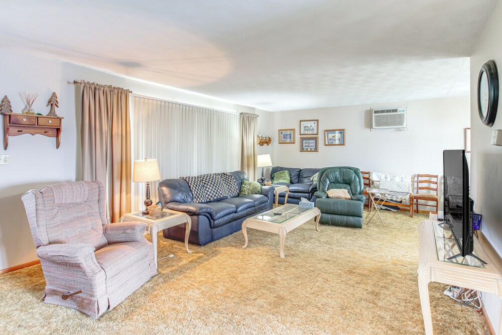 Riverfront Gem w/ Kayaks & Yard in Montrose!