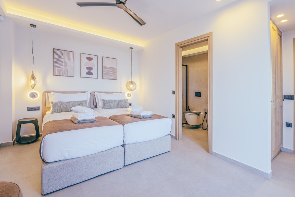 Villa Luxury Heaven - With Heated Pool
