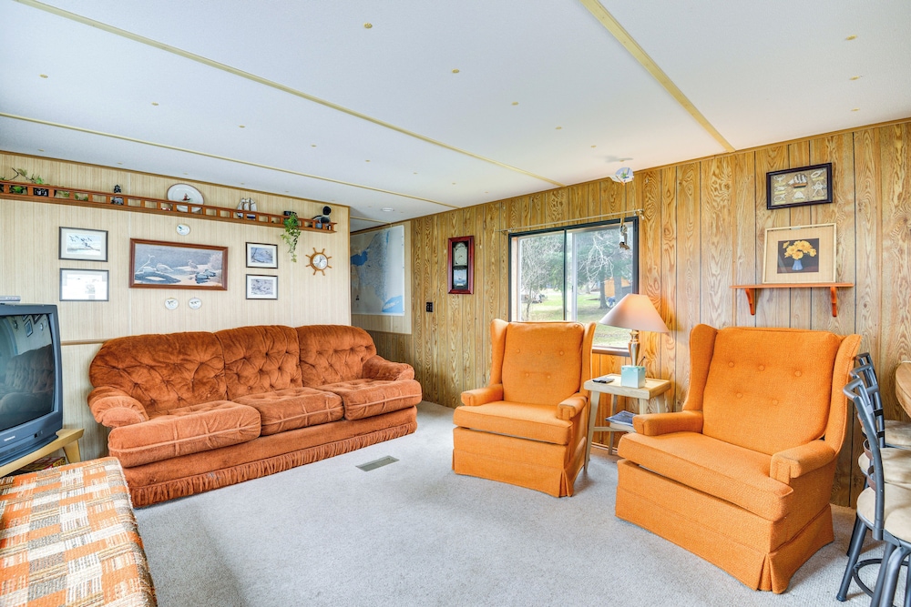Steps to Lake Ontario: Remote Escape w/ Deck & BBQ