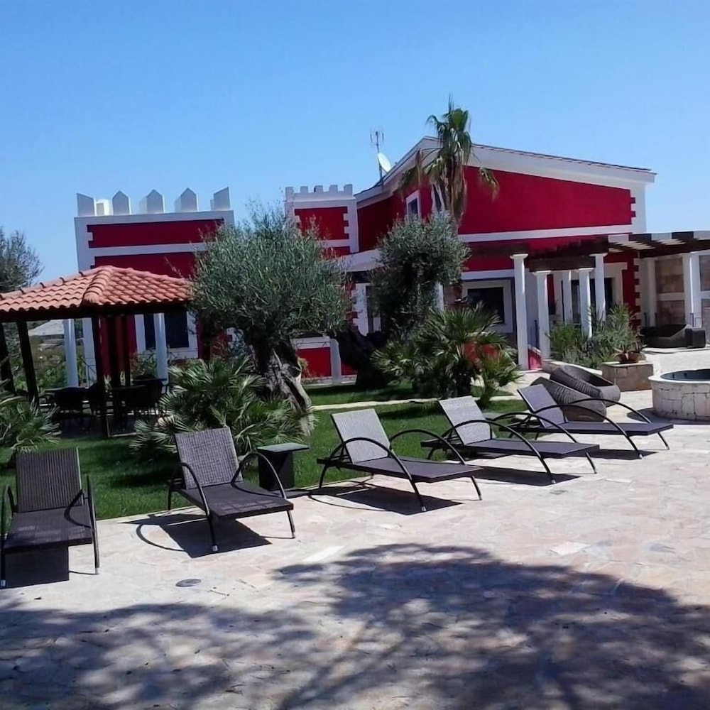 La Maison Rouge Resort