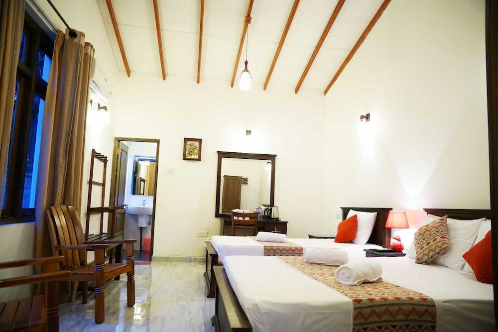 Moon Hills Hotel