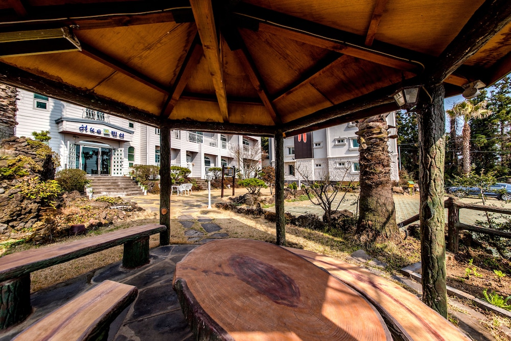 Jungmun JejuHue Pension