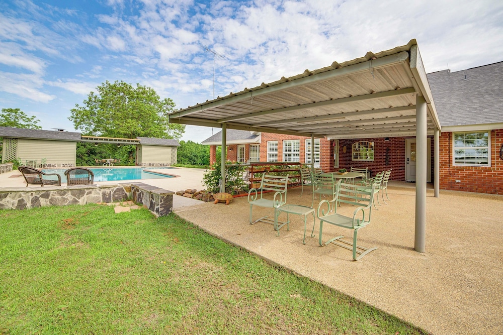 Tranquil Family Retreat: 4 Mi to Dtwn Winnsboro!