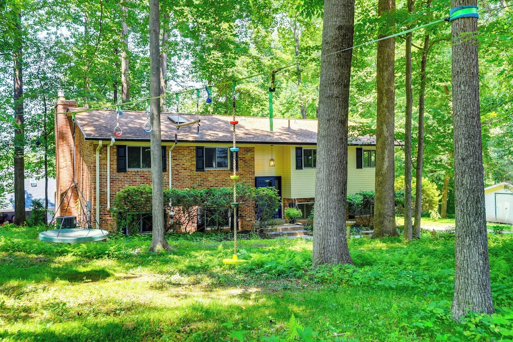 9 Mi to Historic District: Ellicott City Home!