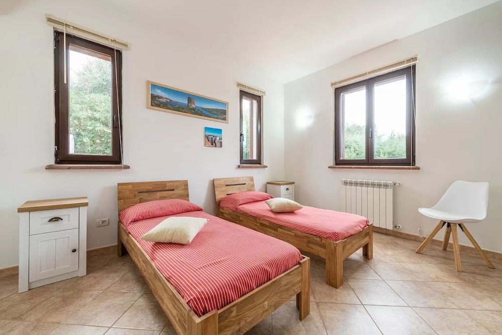 Amazing Detached Villa for 8 Guests Near Stintino