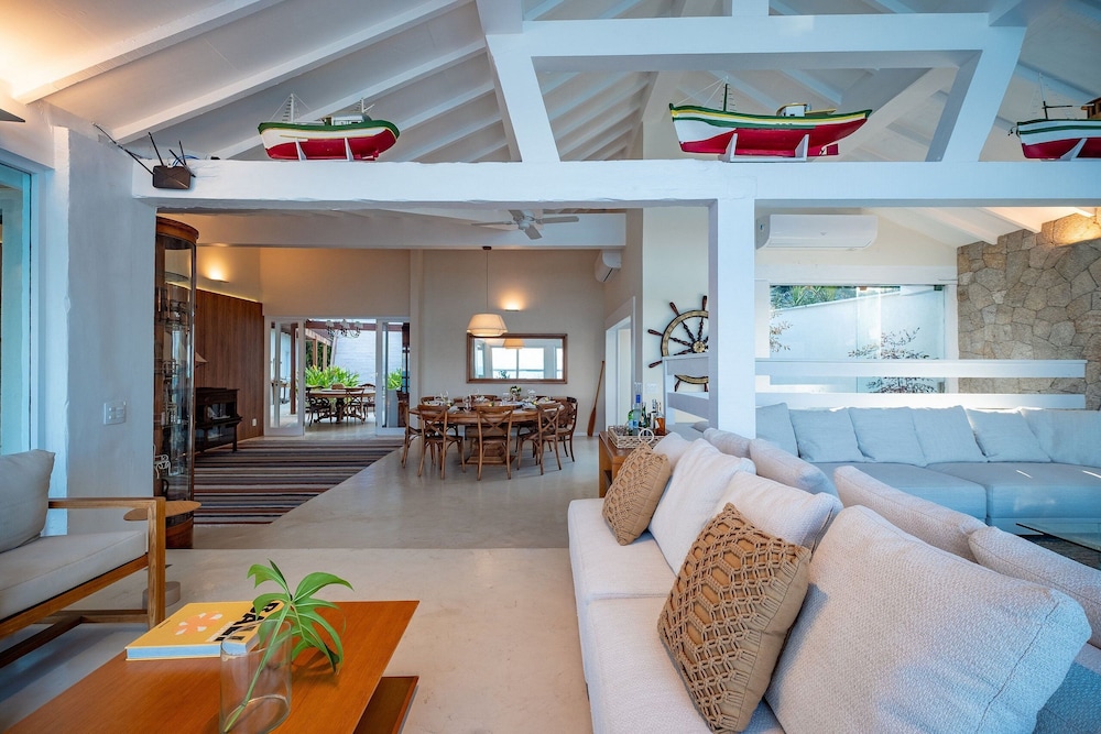 Angra - Mombaça | Mansão Espetacular Beira-Mar, 7 Suites - por Casapē Rio