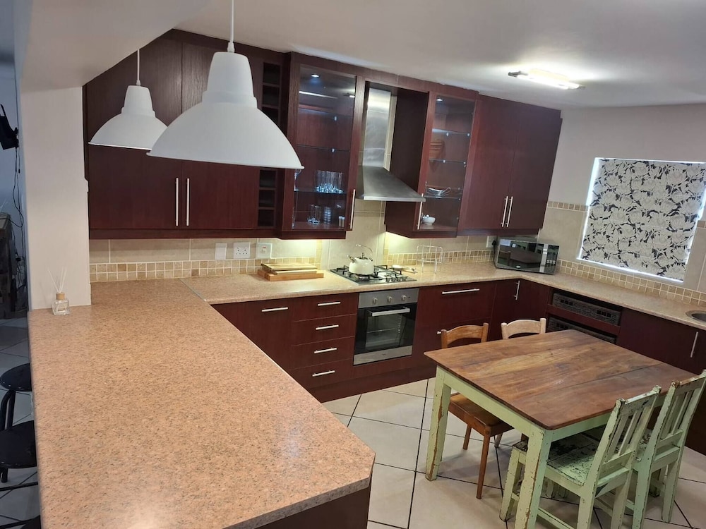 Oosiesrus - Charming Langebaan Villa With Garden View