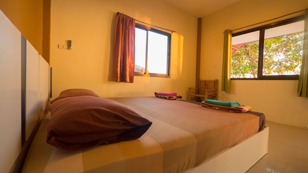 Dancing Elephant Beach Club - Hostel