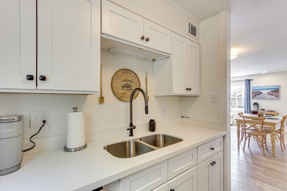 Walk to Ocean Springs Beach: Condo w/ Pool!