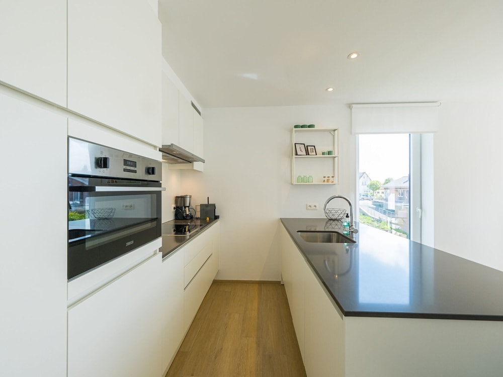Modern Apartment Within Walking Distance of the se