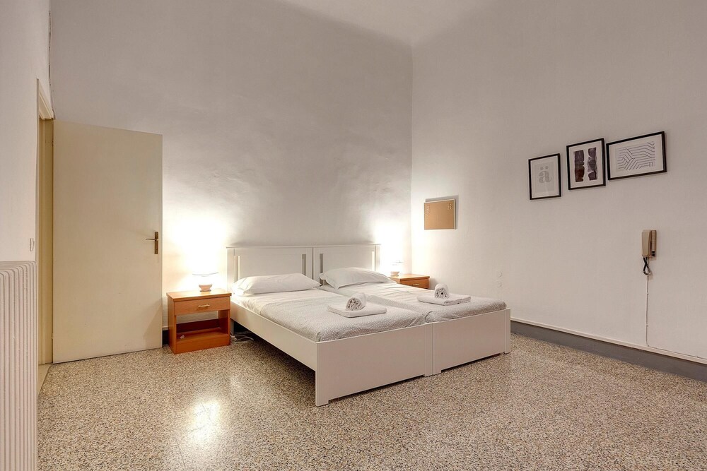 Servi 34 in Firenze With 3 Bedrooms and 2 Bathrooms