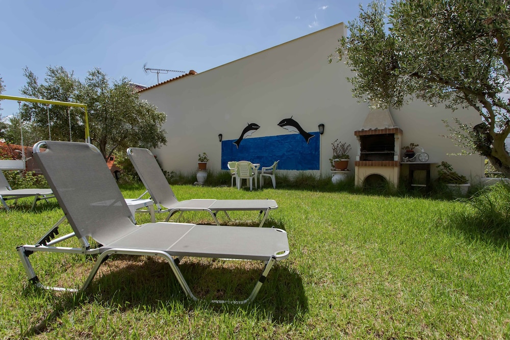 Manos Apartments