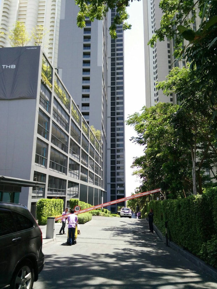 Luxury Large One Bedroom Seaview Serviced Apartment at Wongamat, Pattaya