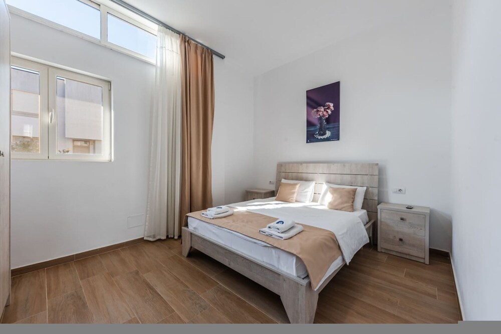 Garden View Apartment - Karafili