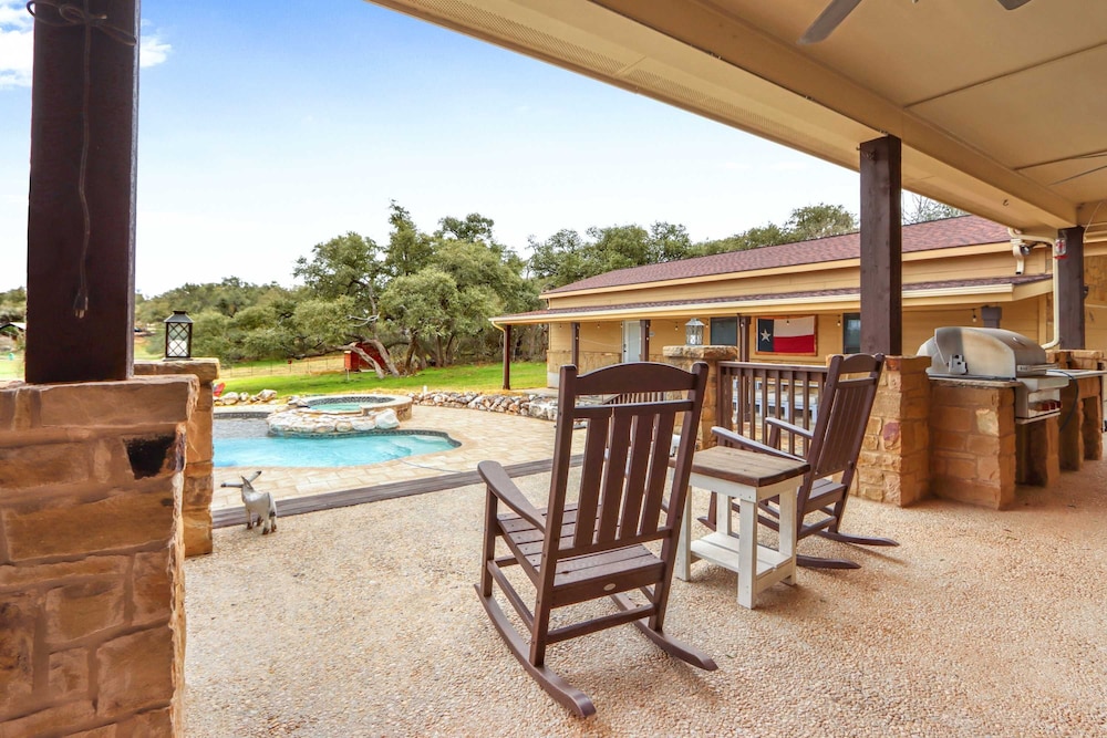 Piece of Haven A Hill Country Retreat for 7!