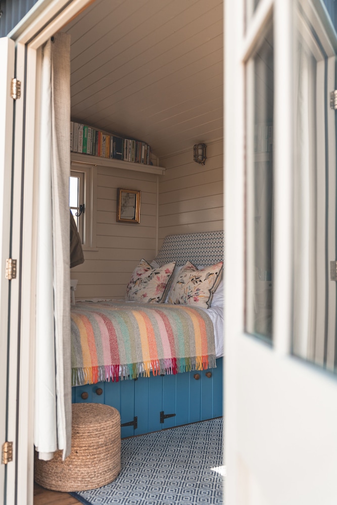 Dog Friendly Shepherd's Hut, Perfect for Couples view 5