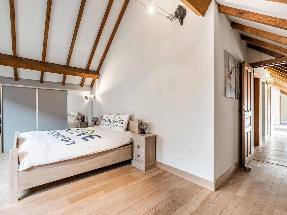 Luxury Retreat With Furry Friends