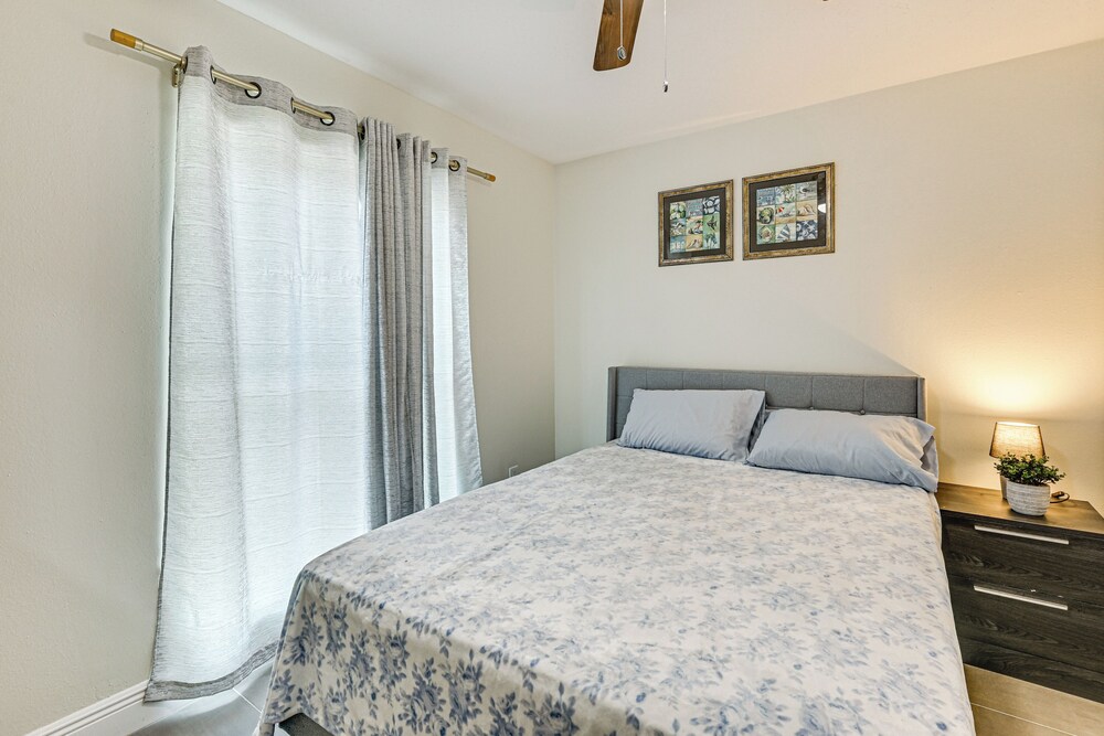 Pet-friendly Home w/ Lanais, Near Dtwn Tampa!
