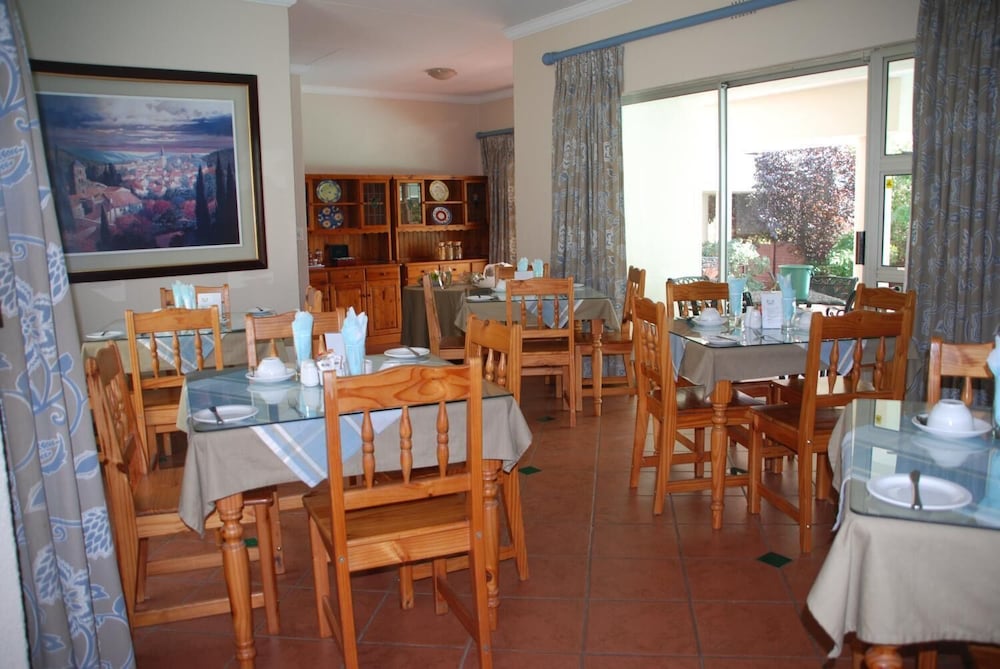 Woodmead Guest Lodge