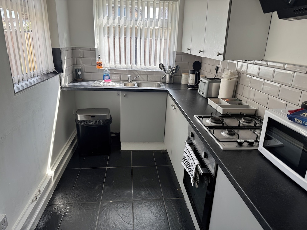 Knotty Ash - 3 Beds - Sleeps 6 - On-site Parking