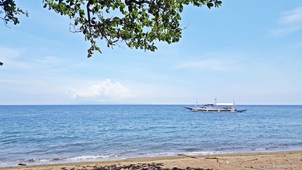 Mike's Dauin Beach Resort