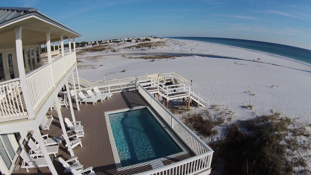 Storks Nest 6 Bedroom Holiday Home by Five Star Properties