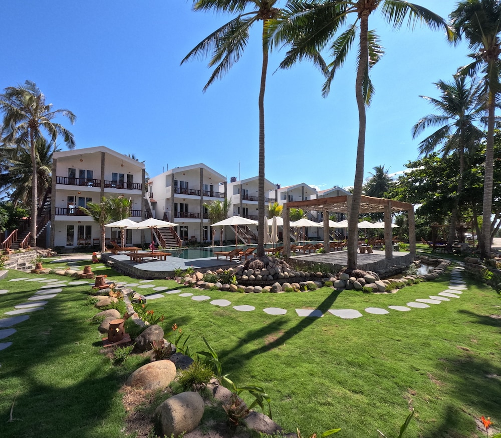Charm Hon Rom Villas Resort