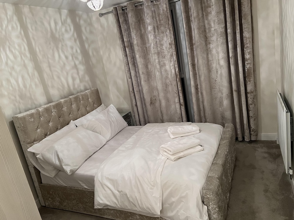Inviting 2 Bedroom Apartment in Maidenhead view 2