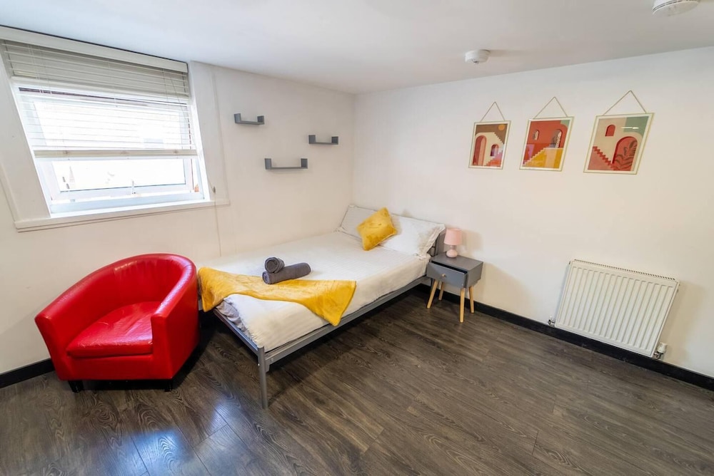 Modern Studio Available Close to the City view 3