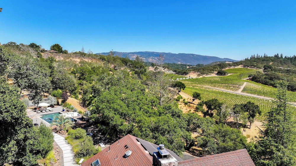 Kenwood Vista by Avantstay 7acres w/ Pool, Fire Pit, Vineyard Views