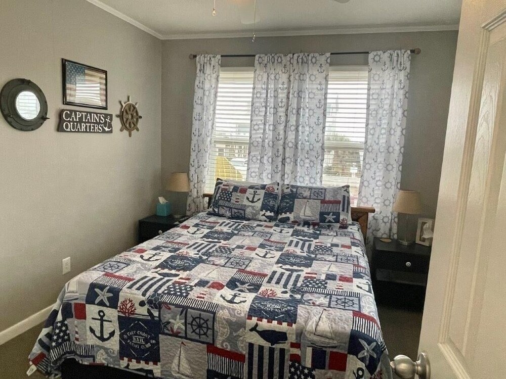 Sandy Bottoms 4 Bedroom Home by RedAwning view 4