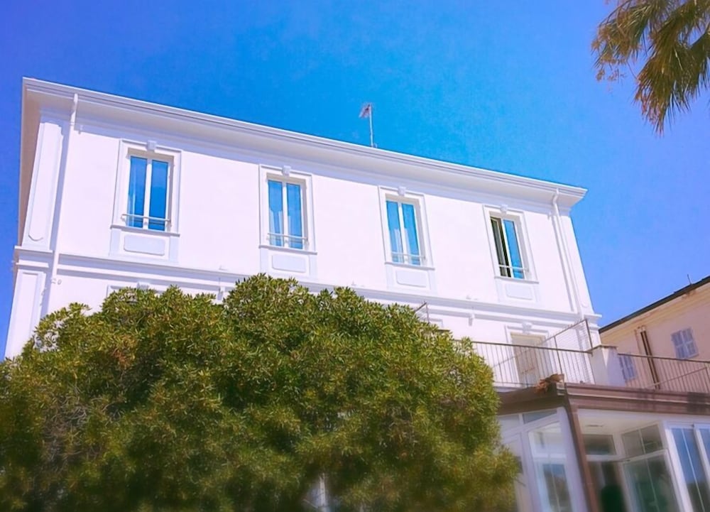 Hotel Sanremo Luxury Suites - Image 1
