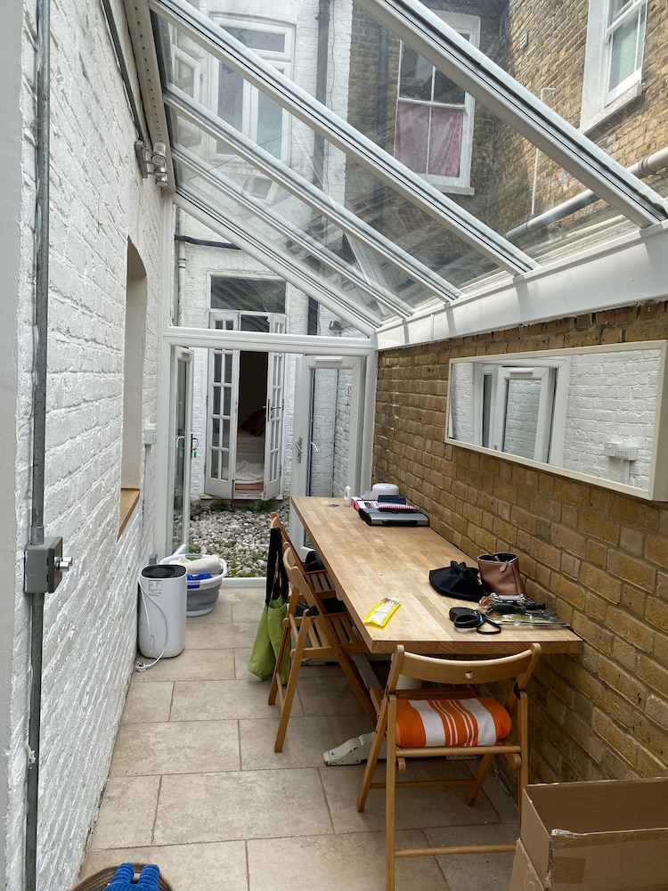 Modern, Spacious 1 Bedroom Garden Flat Sw18