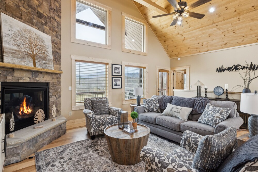 Robeson Hood Lodge 4 Bedroom Home