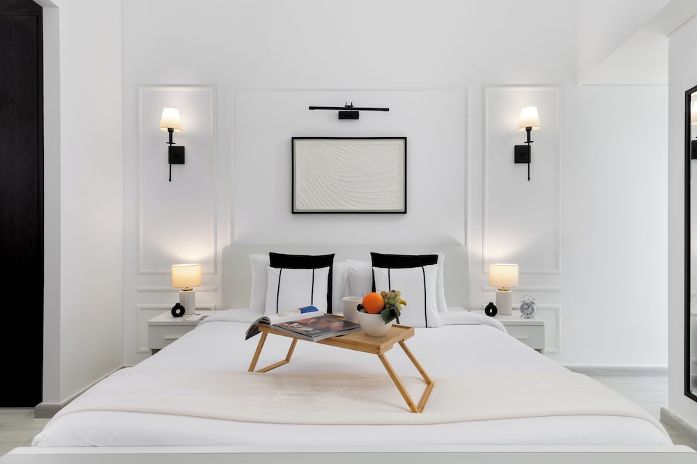 Maison Privee - Sleek Stay in Dubai Marina’s Famous Twisting Tower