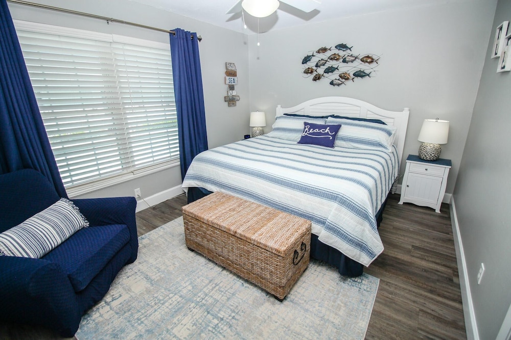 Colony Beach Club 233