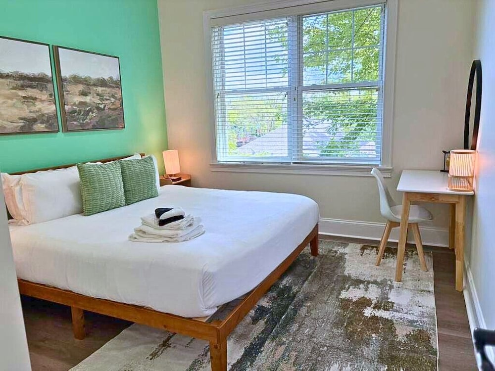 Well-Equipped 2BR - Greenbay 301