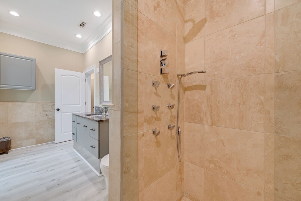 Hike & Explore! Luxe Retreat Near Lake Norman