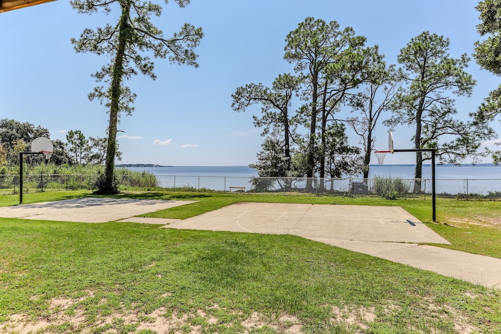 Relaxing Pace Bay House 3 Bedroom Home
