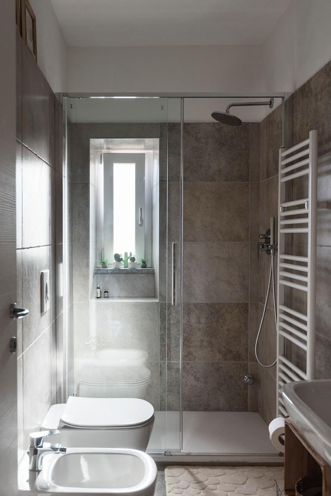 Zezio 44 in Como With 2 Bedrooms and 1 Bathrooms