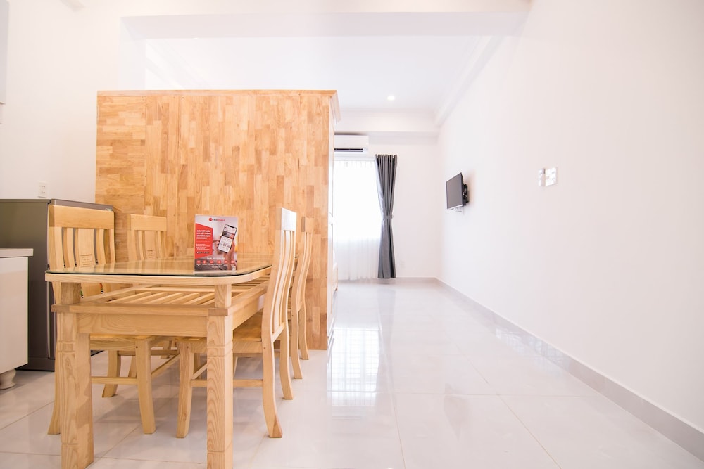 RedDoorz Plus near Gia Dinh Park
