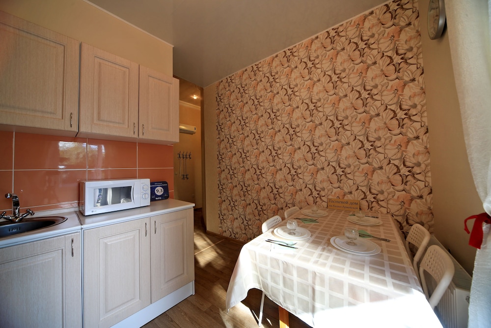 Guesthouse on Kyzyl-armeyskaya