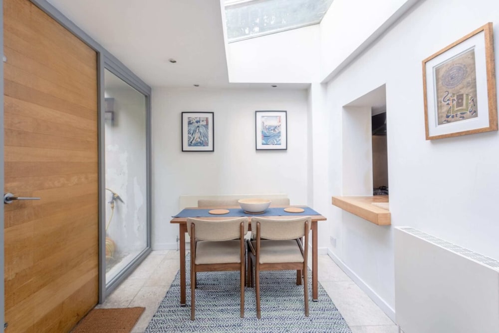 Fantastic and Bright 1 Bedroom Garden Flat