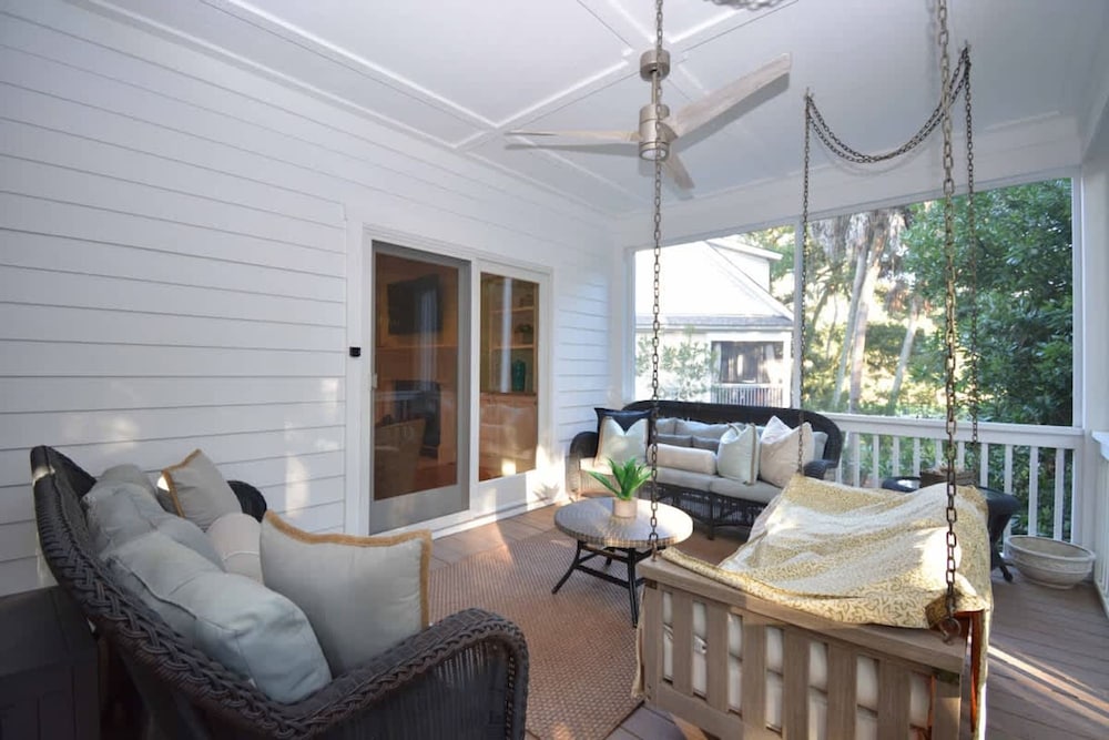 Island Time - Pet Friendly and Minutes From Beach