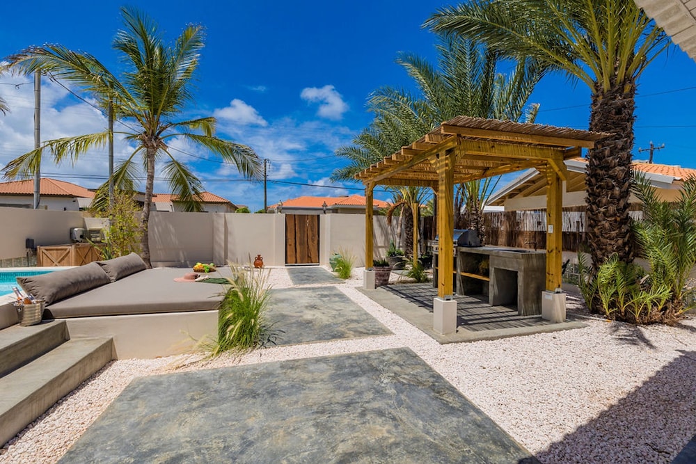 Newly Renovated Amazing Location Private Pool