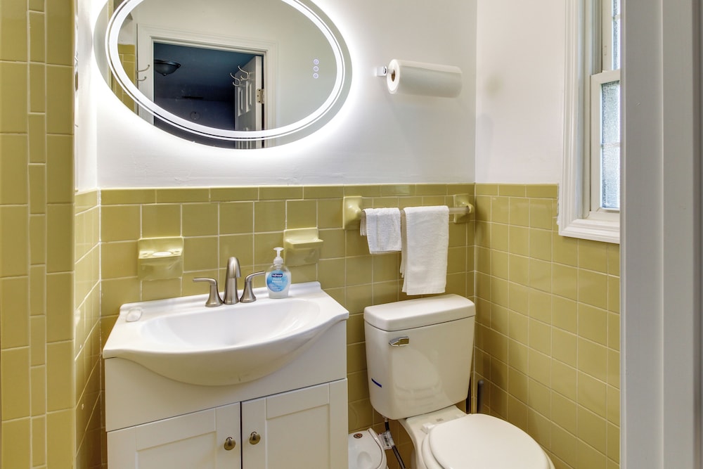 Group-friendly Home w/ Game Room in Albany!