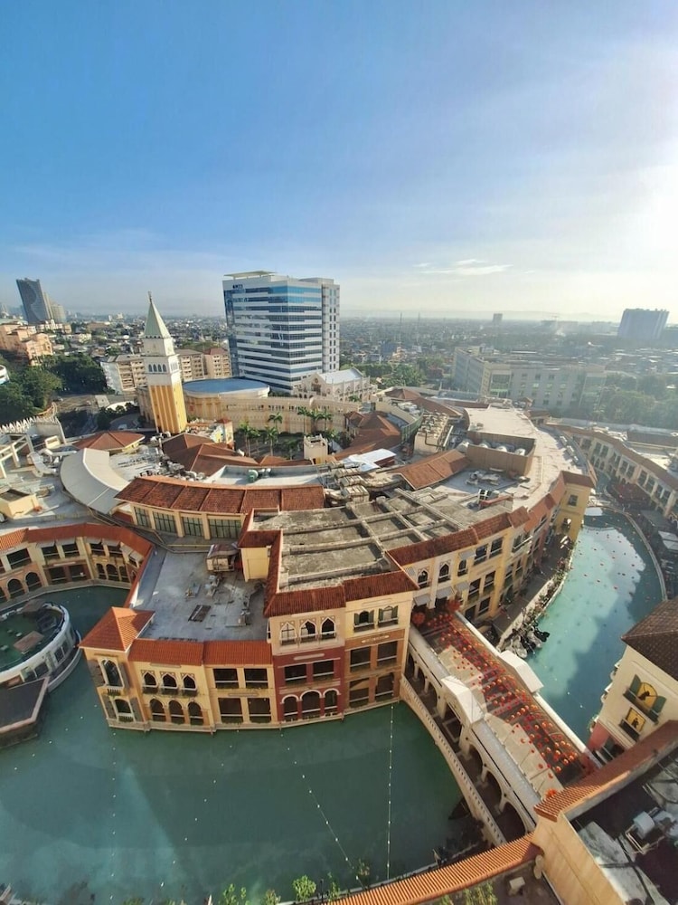 Luxury Coastal, Grand Canal View
