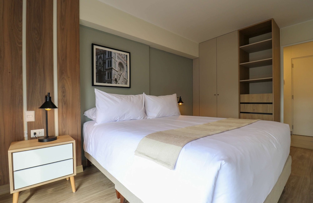 w Grandiose 2BR w Great Balcony in Miraflores