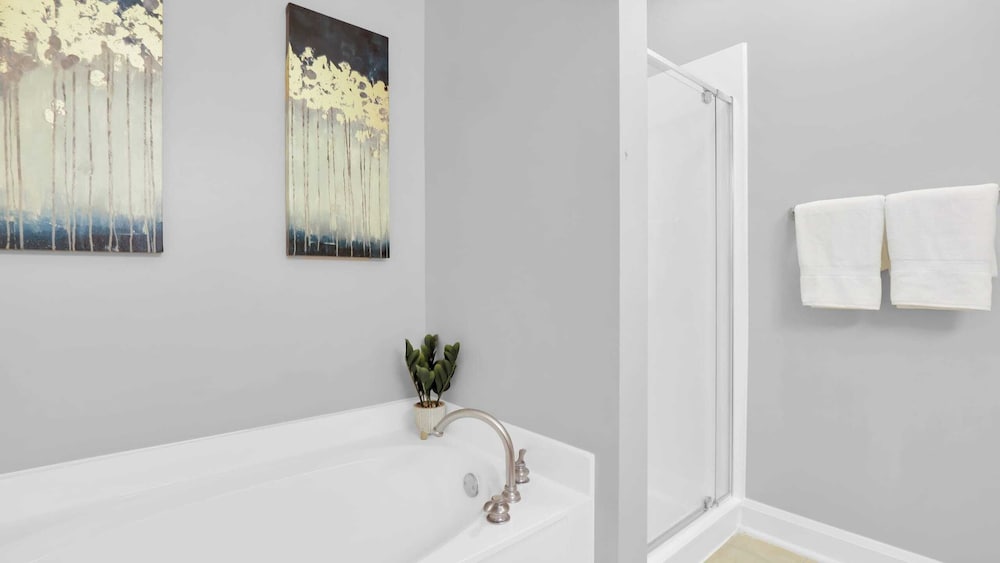 2 Suites Walkable Historic District Location The Juliette by Avantstay