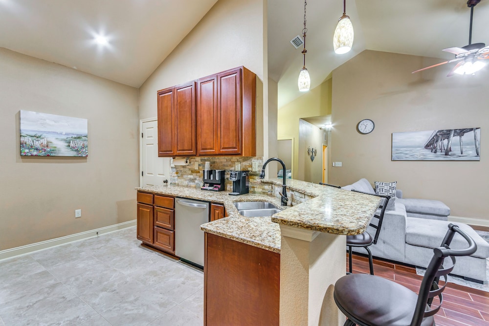 Spacious Yard! Navarre Home in Quiet Neighborhood